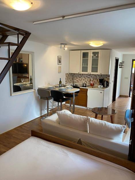 Studio Apartman Meli *